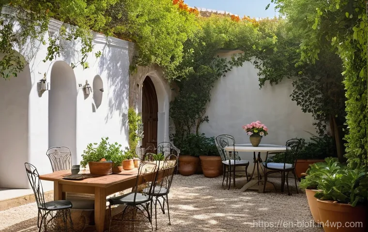 바이오필릭 주거의 문화적 맥락 - **Prompt:** A serene and inviting Mediterranean courtyard bathed in warm, dappled sunlight. Lush cit...